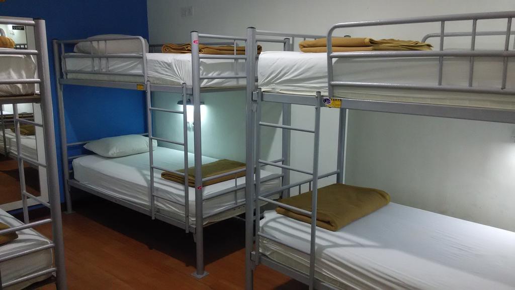 Cx Hostel Kuta Raya Exterior photo