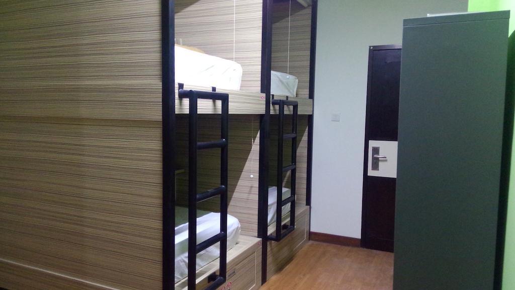 Cx Hostel Kuta Raya Room photo