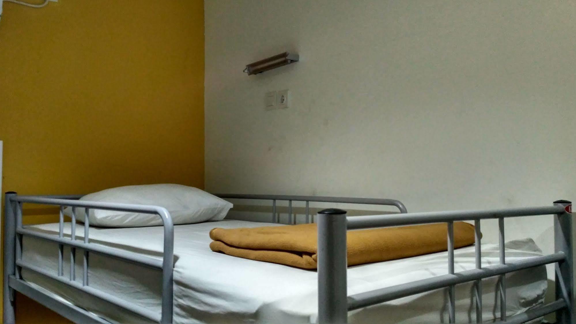 Cx Hostel Kuta Raya Exterior photo