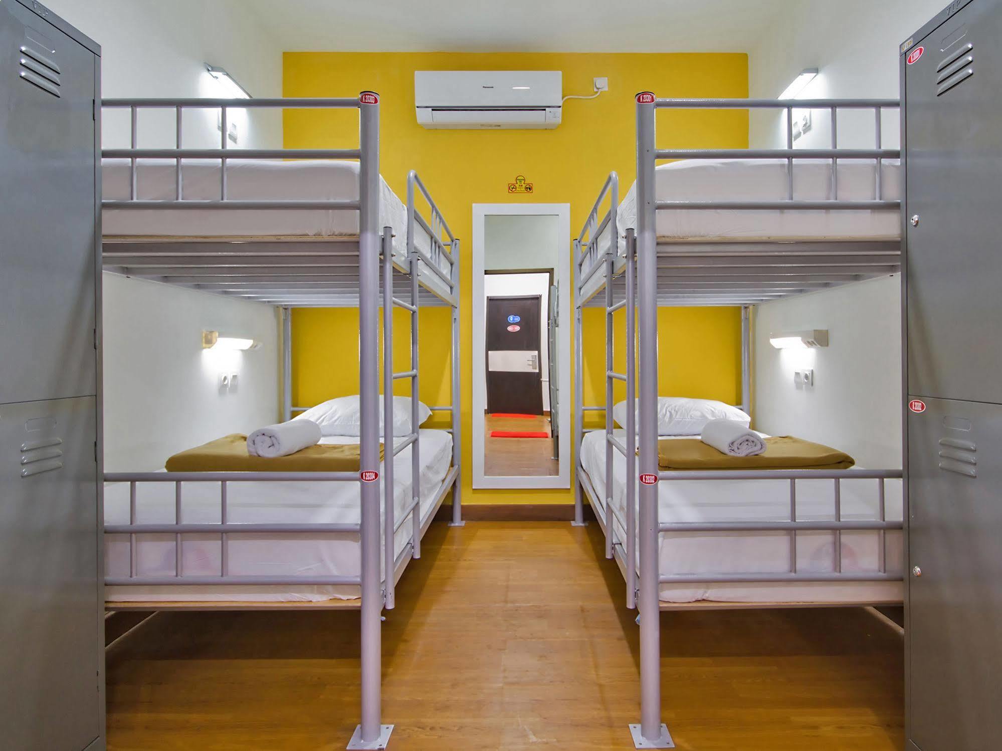 Cx Hostel Kuta Raya Exterior photo
