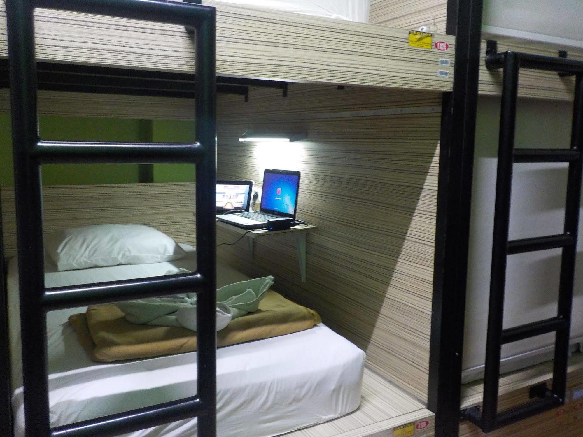 Cx Hostel Kuta Raya Exterior photo