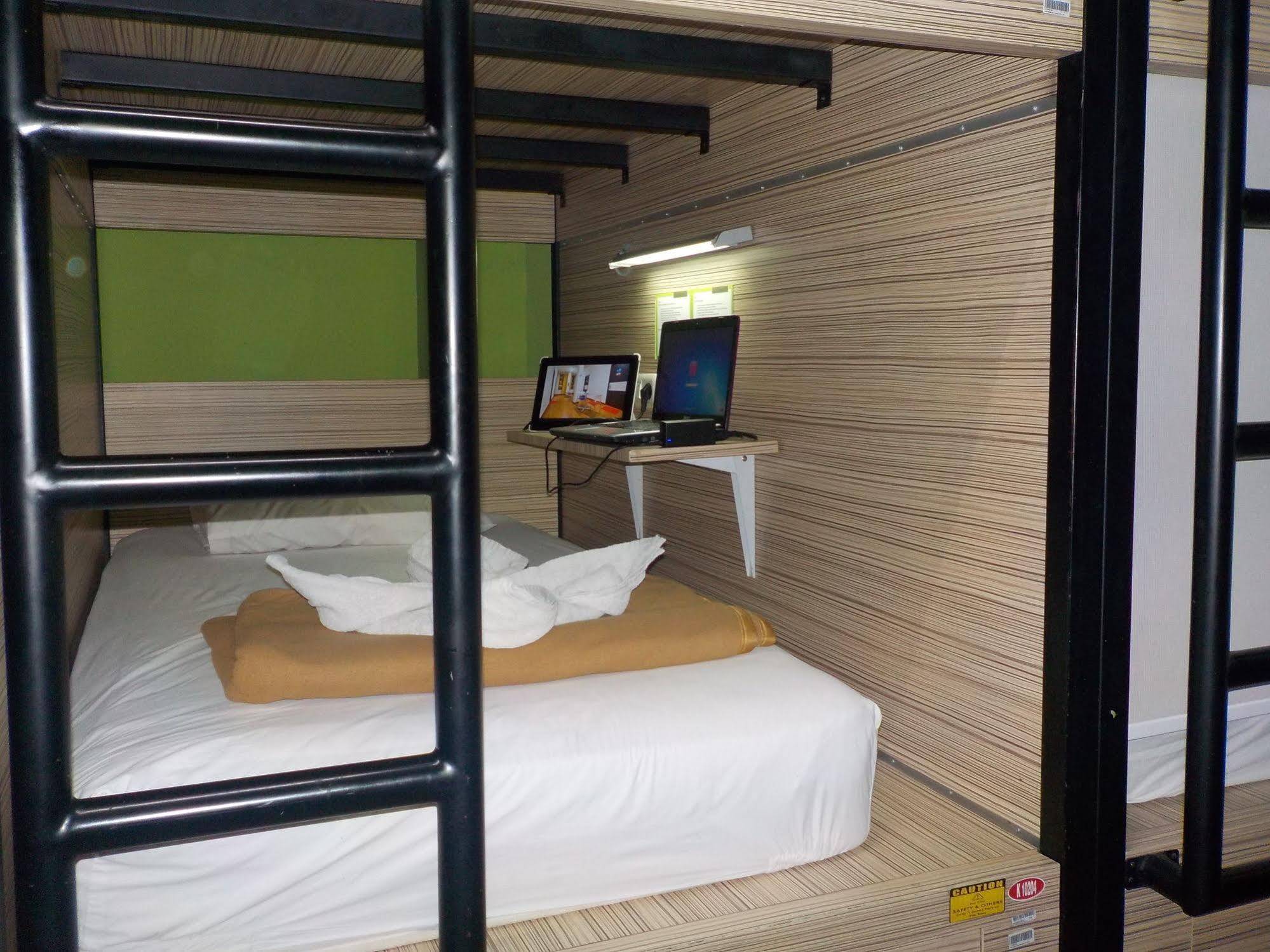 Cx Hostel Kuta Raya Exterior photo